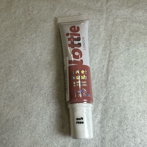 Lottie sweet blush Lightweight Liquid Blush color: soft rose, 12ml - Picture 2 of 3